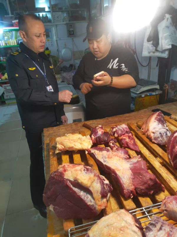 陳巴爾虎旗巴彥庫仁市場監督管理所全力推廣畜禽屠宰檢疫溯源碼 守護群眾舌尖安全